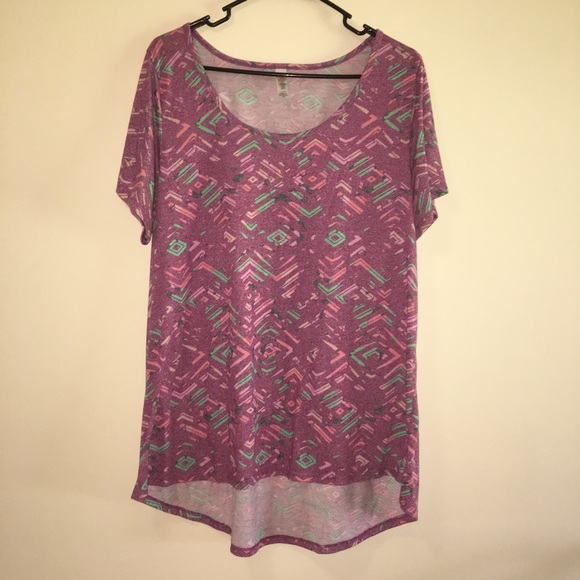 LuLaRoe Classic T - Picture 1 of 2